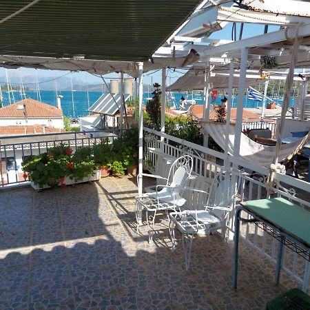 Nikos Rooms And Studios Poros Town Eksteriør bilde