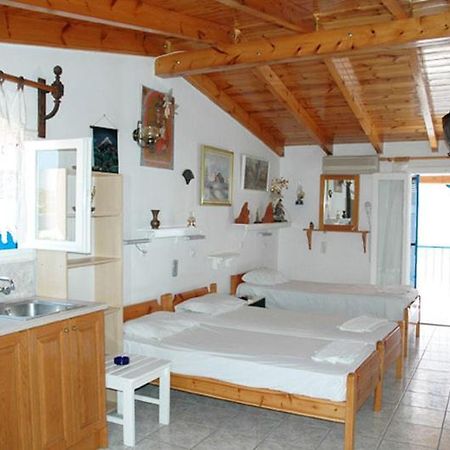 Nikos Rooms And Studios Poros Town Eksteriør bilde
