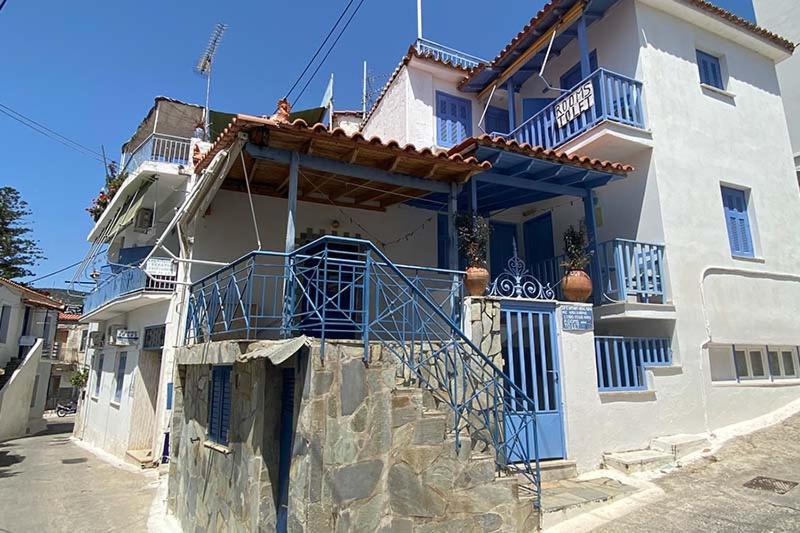 Nikos Rooms And Studios Poros Town Eksteriør bilde